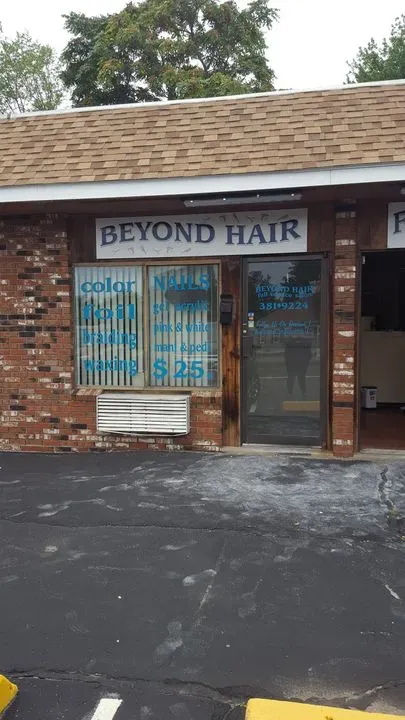 https://cdn.salonspotlight.com/photos/VRH3XLTZA7NtTFj1xgJ3/0cf712ae-5d1f-4487-9694-144d34e88af7_720x720