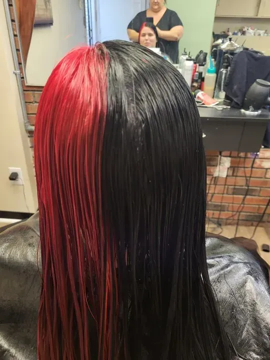 https://cdn.salonspotlight.com/photos/VRH3XLTZA7NtTFj1xgJ3/74f30631-1755-4cda-8c80-4013901c35aa_720x720