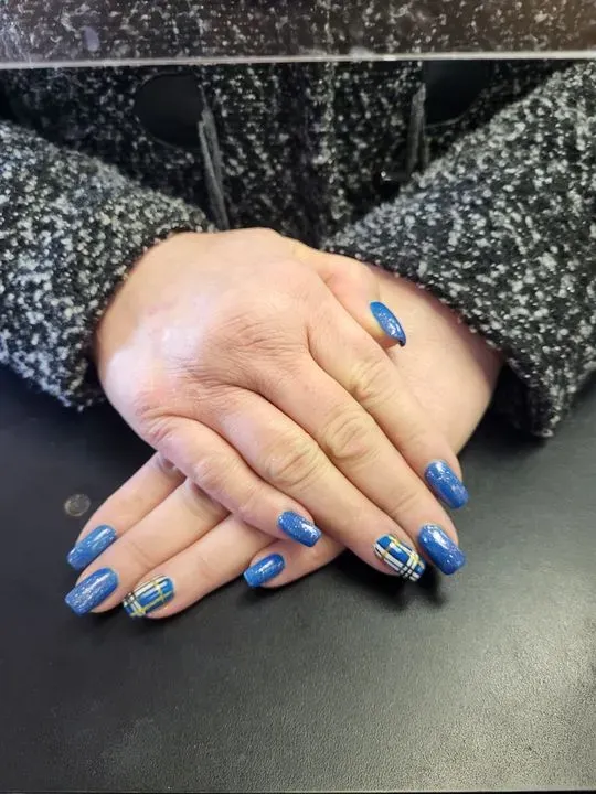 https://cdn.salonspotlight.com/photos/VRH3XLTZA7NtTFj1xgJ3/cb76732a-855f-4514-9d36-eae73b8324e6_720x720
