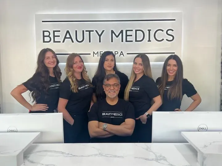https://cdn.salonspotlight.com/photos/VSEIjAD0ftwFJBTwX8Ao/237e6254-e5e8-436e-9360-865250ccb7a8_720x720