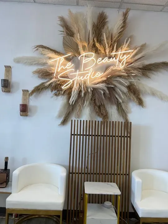 https://cdn.salonspotlight.com/photos/VVFBxE2JsvqHA4YSGbe8/3569c9fc-33df-49d1-b7c2-9ac29082b5a1_720x720