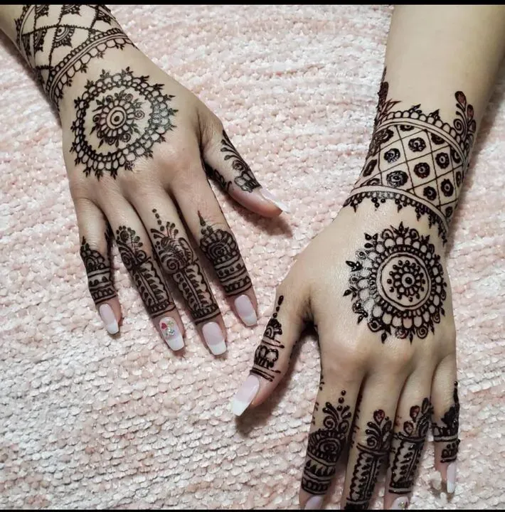 https://cdn.salonspotlight.com/photos/VWz7XjBiL85o8UEErURN/ea0060a7-6810-4b46-a870-38643577ebbd_720x720