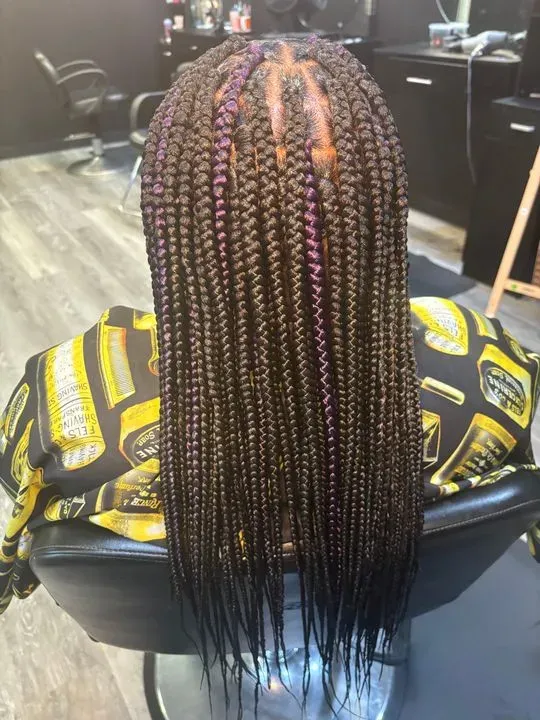 https://cdn.salonspotlight.com/photos/VYegn8xX9jDRWdIgseYG/61338c6b-360c-436a-83c1-02ff9ec56f3d_720x720