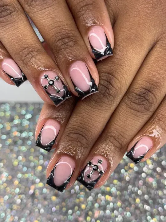 https://cdn.salonspotlight.com/photos/Vb52ThAeeu9bclMImfpJ/b0969c2f-2997-4eae-8d5b-408c23167a7b_720x720