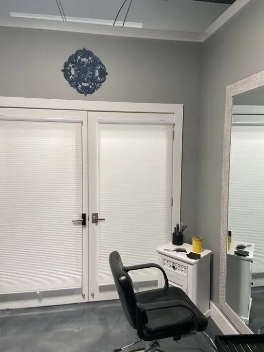 https://cdn.salonspotlight.com/photos/VcnnzyS1uDZWUoVSN7Bo/606907cc-45fb-44df-b304-e2467bfad340_720x720