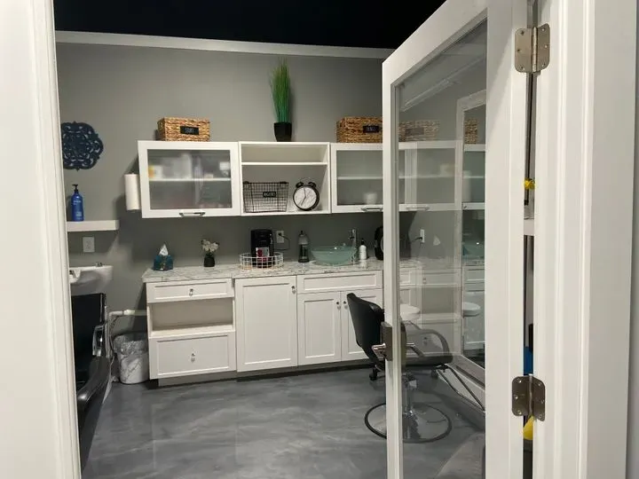 https://cdn.salonspotlight.com/photos/VcnnzyS1uDZWUoVSN7Bo/b3169c6d-c095-4608-8c20-2a6c330df769_720x720
