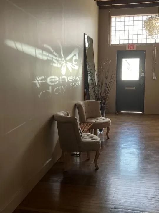 https://cdn.salonspotlight.com/photos/VdlXxO8myCbIo5U05Vfy/7da0f0fc-3c6f-47d4-a1d9-e50cb5f60ffb_720x720