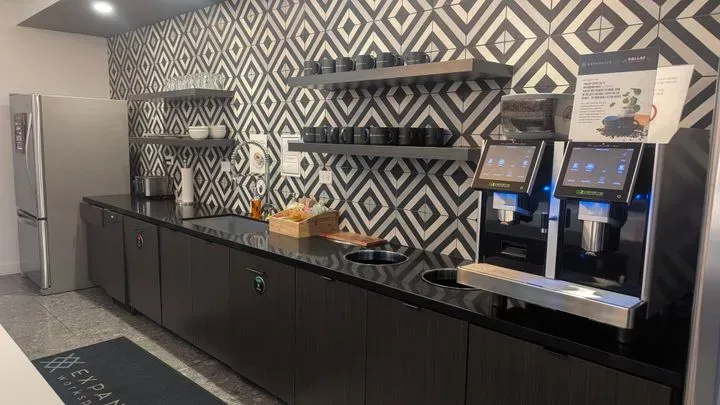 https://cdn.salonspotlight.com/photos/VeCG2aSuVlSfADBajfcg/049f5efe-d8ab-4fe1-b36b-9d50807b1d75_720x720