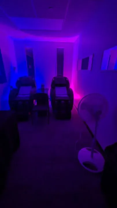https://cdn.salonspotlight.com/photos/VeCG2aSuVlSfADBajfcg/f0285f82-586d-42b6-b5fa-36df63051a8a_720x720
