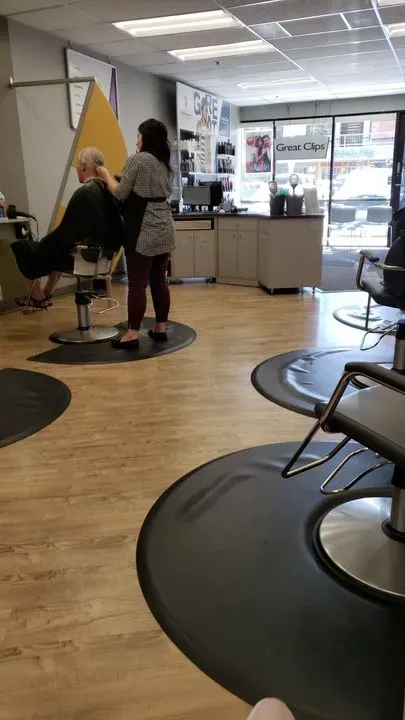 https://cdn.salonspotlight.com/photos/VevT9FuCFwqz7Zfnmyqu/7235121b-8c99-4c4f-ad20-7ff157333982_720x720