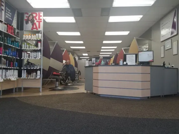 https://cdn.salonspotlight.com/photos/VevT9FuCFwqz7Zfnmyqu/f3a58015-b909-4711-9a97-71307e3c01f0_720x720
