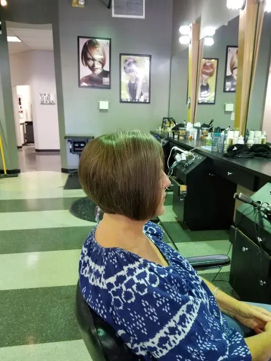 https://cdn.salonspotlight.com/photos/VfANeLIGiasxxtfu0TZI/8d1321aa-170d-4e27-88d4-762d131583e6_720x720