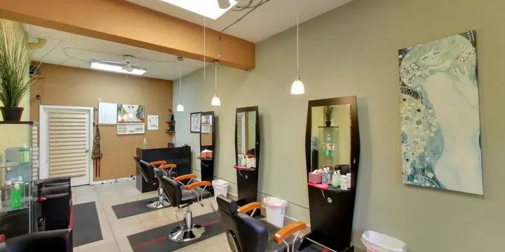 https://cdn.salonspotlight.com/photos/VfIAQt1modvXVb55U7PT/bf2f533b-ba68-4d23-9dfe-808c2bd84b00_720x720