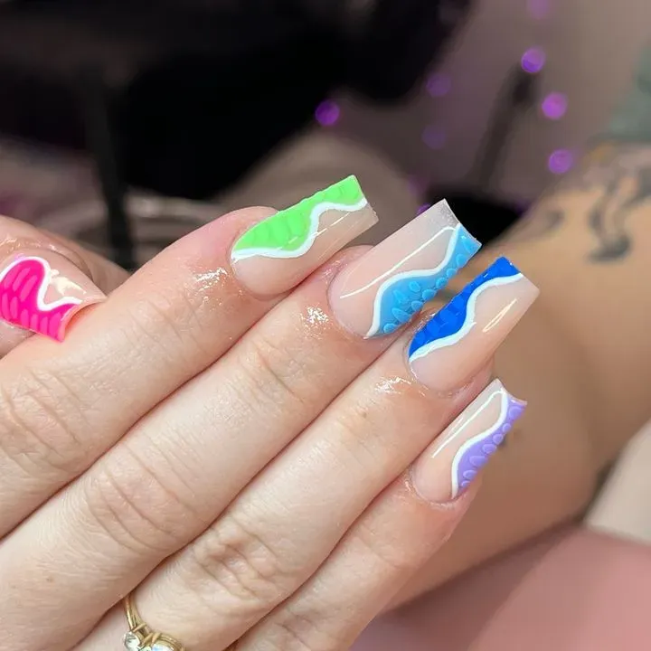 https://cdn.salonspotlight.com/photos/Vgq273JV768xWuicD7M2/0a7cf7a9-210c-4cf0-ac2f-b6fd06367800_720x720