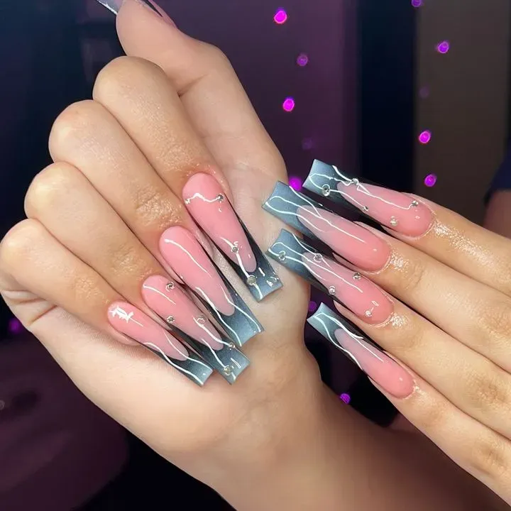https://cdn.salonspotlight.com/photos/Vgq273JV768xWuicD7M2/9106c013-6f80-45ea-a600-90eda906a541_720x720