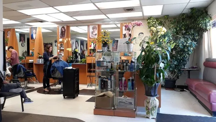 https://cdn.salonspotlight.com/photos/VhMIzjK16D8QmHDSFtYn/367d13eb-9e25-4839-b514-df97398a6d99_720x720