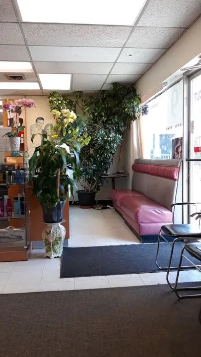 https://cdn.salonspotlight.com/photos/VhMIzjK16D8QmHDSFtYn/4bda36ed-7073-436a-815d-f2966b452c10_720x720