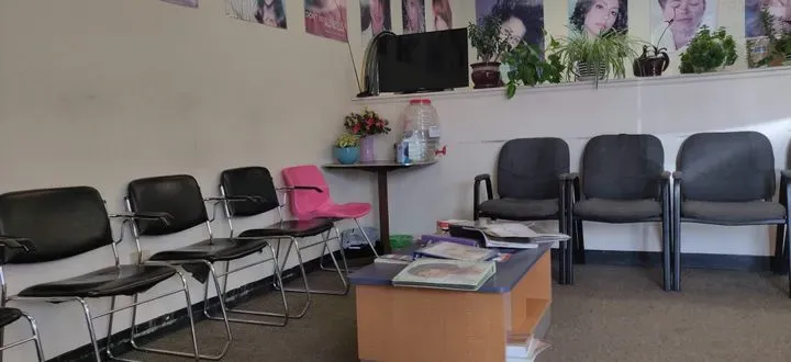 https://cdn.salonspotlight.com/photos/VhMIzjK16D8QmHDSFtYn/6b0fbc3c-1537-4b83-8295-aac48c14f566_720x720