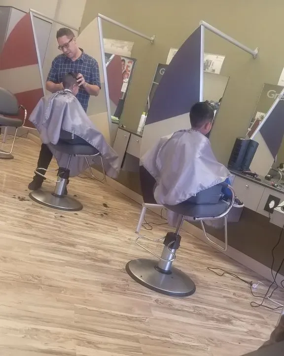 https://cdn.salonspotlight.com/photos/VhPEkd5lk7YXzeMrqWiz/3d61caf3-cfc1-4bf5-951d-63773b92b7bd_720x720