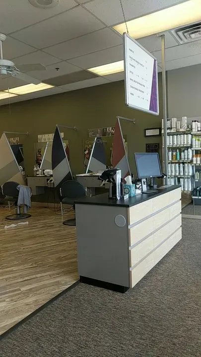https://cdn.salonspotlight.com/photos/VhPEkd5lk7YXzeMrqWiz/86ed7434-6c4d-4992-9962-ee21b99eaddd_720x720