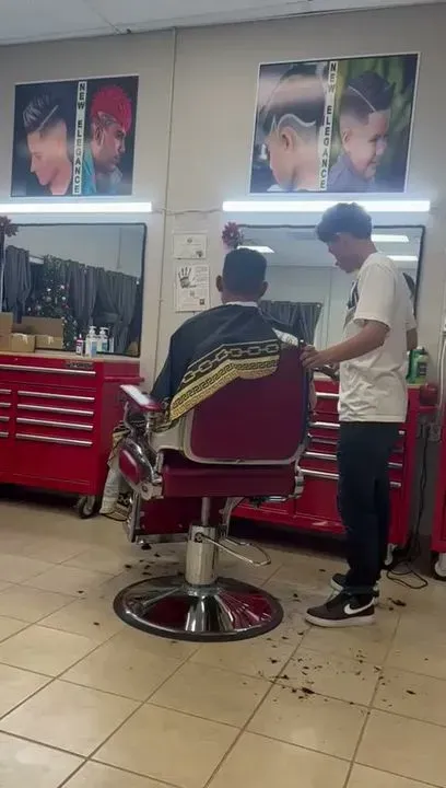 https://cdn.salonspotlight.com/photos/VjHnp3Z5bHnGfdOsBlA2/de033e12-e013-4bcb-a0f0-57c5d9de885c_720x720