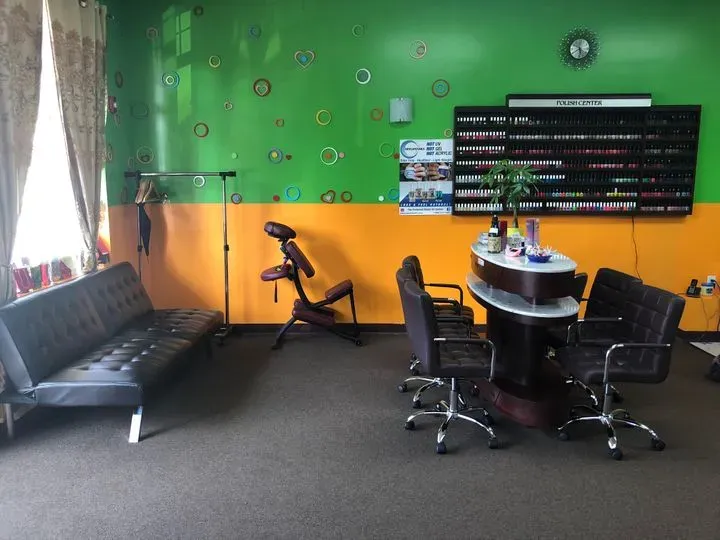https://cdn.salonspotlight.com/photos/Vjq7j6W96j80dB6NEHkP/0646966c-35bd-42d2-847c-ecf32ad71b45_720x720