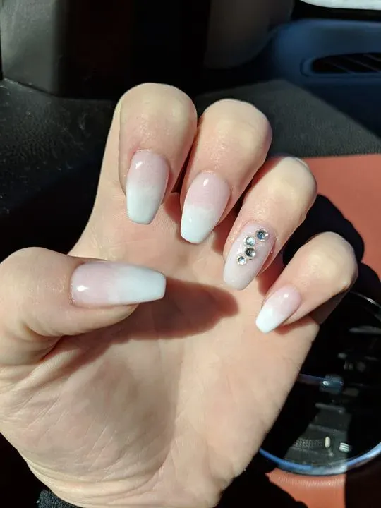 https://cdn.salonspotlight.com/photos/Vjq7j6W96j80dB6NEHkP/3ebbbe9c-6bee-4b53-8a08-80e9ac44e6c0_720x720