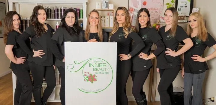 https://cdn.salonspotlight.com/photos/Vjtc36R08QvtVb4VzgpI/55a2271c-c179-42fd-a479-0c8ac67a607b_720x720
