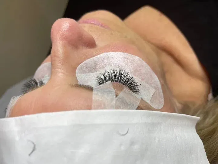 https://cdn.salonspotlight.com/photos/VlEOVSnfxhbQJ25yy0eT/e1e3f7e8-9118-4531-ba7a-d795af518499_720x720
