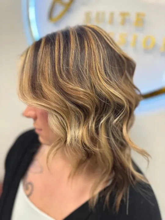 https://cdn.salonspotlight.com/photos/Vliy8NVkvizFUDUtssVX/57122517-ba1e-4e13-9423-efd726684b7b_720x720