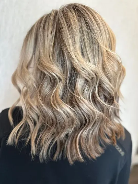 https://cdn.salonspotlight.com/photos/Vliy8NVkvizFUDUtssVX/6286e7ca-6b0f-444e-ac72-e60e594244de_720x720