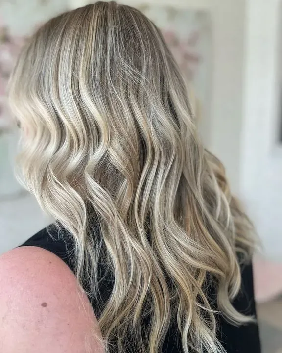 https://cdn.salonspotlight.com/photos/Vliy8NVkvizFUDUtssVX/aa60a50e-86a3-473e-982f-d0fa028ead5d_720x720