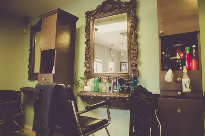 https://cdn.salonspotlight.com/photos/VnEdWpGkywtgIVK3Fq8z/a90de28d-73f3-4884-a71e-6ac63705dd41_720x720