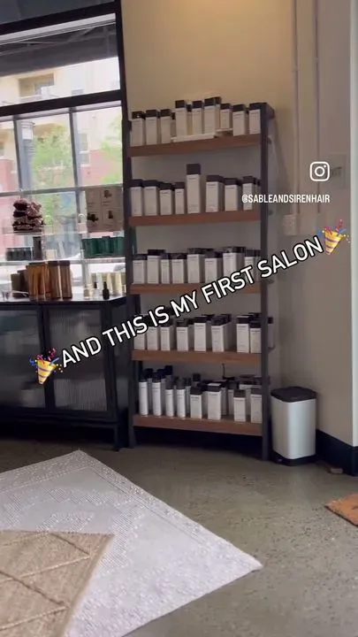 https://cdn.salonspotlight.com/photos/VoGppnPkw32u2thflQCy/4026a7fc-041a-4913-a532-ecbe53617065_720x720