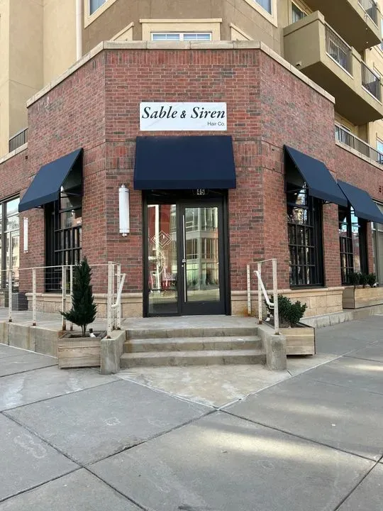 https://cdn.salonspotlight.com/photos/VoGppnPkw32u2thflQCy/5addf35f-867e-41e9-bfb7-760f3998f070_720x720