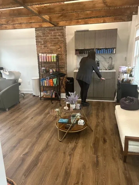 https://cdn.salonspotlight.com/photos/VorLHBGMOVIJuhTNqCPV/028ab0a3-fdbe-4b66-96cb-2c0f29b542a7_720x720