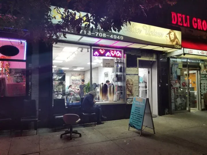 https://cdn.salonspotlight.com/photos/VpFk3JExW29ReOvX4bYY/39e96472-5338-473e-b808-40164c43b1ba_720x720