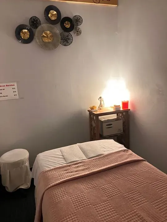 https://cdn.salonspotlight.com/photos/Vqg5eADteT93o8Moo5cm/7b5a8664-6054-4741-a285-49b526018fcf_720x720