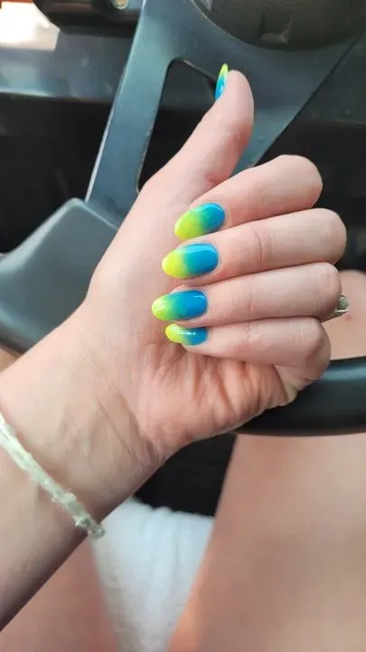https://cdn.salonspotlight.com/photos/Vqvgb8Htnldsl4h3nnWb/fb8712c3-8f05-40be-bd5a-7be228dcd02e_720x720