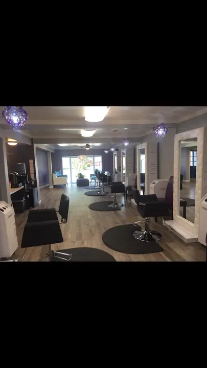 https://cdn.salonspotlight.com/photos/Vs9GRGNDONaWXOdLcBoD/4dc6f661-6b6f-4d8b-94df-4961eaea7eab_720x720