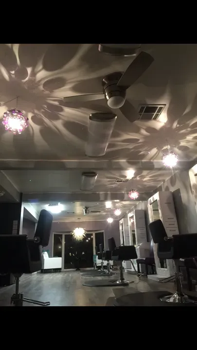 https://cdn.salonspotlight.com/photos/Vs9GRGNDONaWXOdLcBoD/5a1ddef9-2197-40c9-aa24-0790f178cad0_720x720