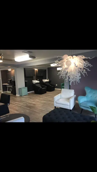 https://cdn.salonspotlight.com/photos/Vs9GRGNDONaWXOdLcBoD/66c0d180-d475-45bf-9e1b-84c7670feec4_720x720