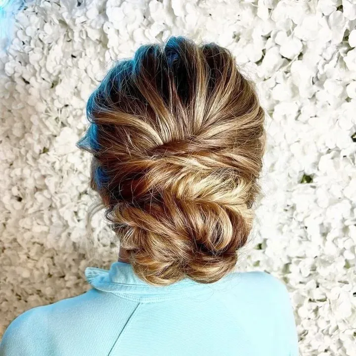 https://cdn.salonspotlight.com/photos/VuylDn8DXaiP25p1107Z/3573b962-d79f-42b1-88b4-dcca86b9d598_720x720