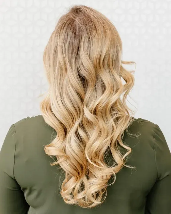 https://cdn.salonspotlight.com/photos/VuylDn8DXaiP25p1107Z/cb369955-2063-4e13-9634-0c9bcc498f8b_720x720