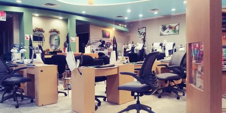 https://cdn.salonspotlight.com/photos/VvG2EOVHrlVixXjVbUmn/01b7b361-fda4-467a-8c7f-11f0ac2e18aa_720x720