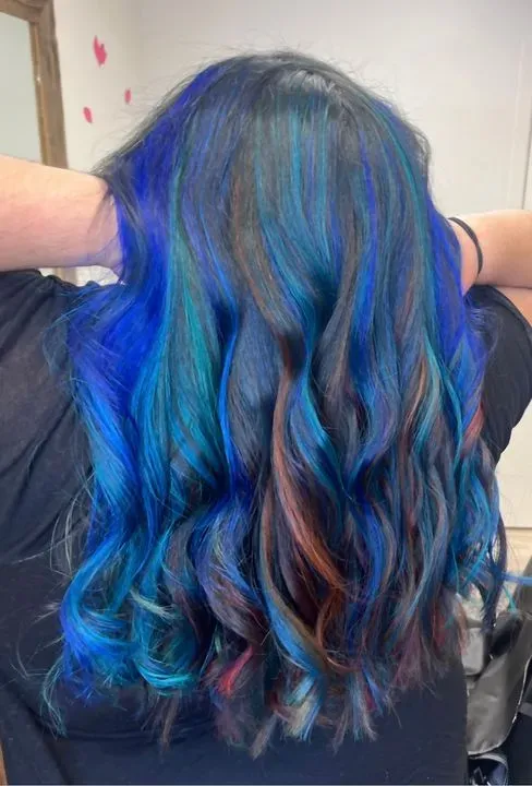 https://cdn.salonspotlight.com/photos/VwKLlFmV3L8z0MQvvbP4/239daec1-d710-48c5-a8db-916e45d57b09_720x720