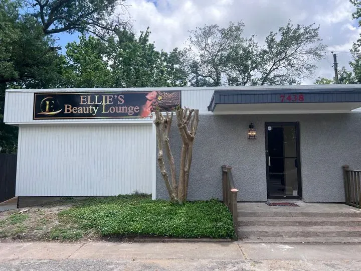 https://cdn.salonspotlight.com/photos/VwKLlFmV3L8z0MQvvbP4/8acc8a79-685f-4d8d-83e3-6b6ebd1792b6_720x720