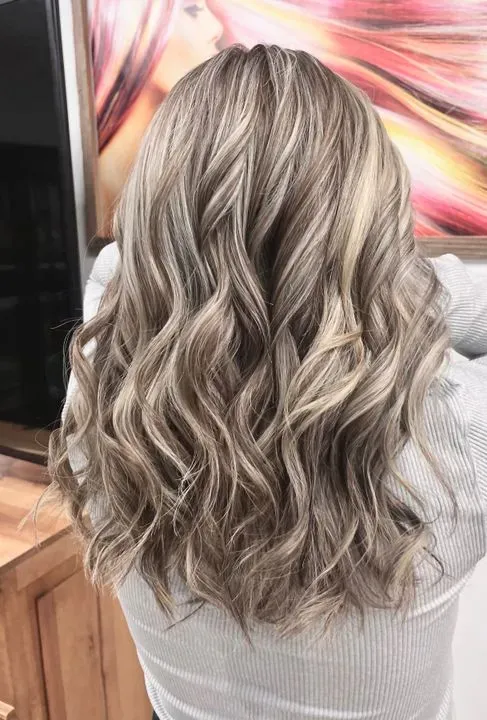 https://cdn.salonspotlight.com/photos/VwKLlFmV3L8z0MQvvbP4/e4fc0545-f6a9-4626-bfcc-1d28b75ca201_720x720