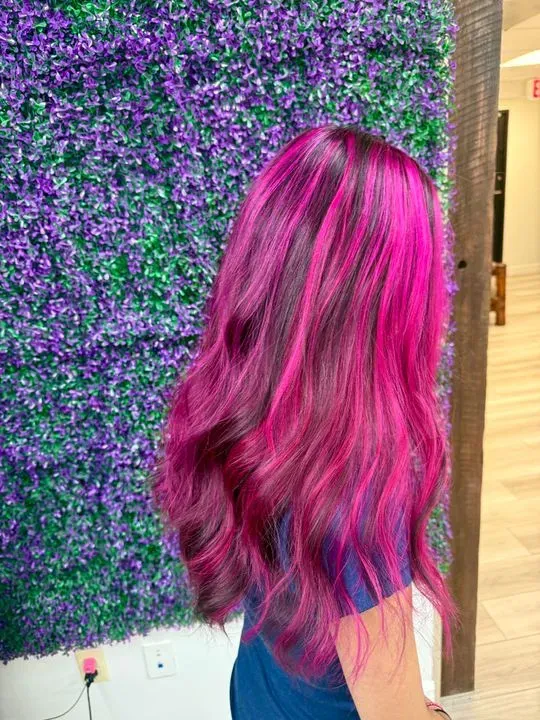 https://cdn.salonspotlight.com/photos/VwKLlFmV3L8z0MQvvbP4/f4e1bf6d-d1b4-41c8-97b6-952fbd33132f_720x720