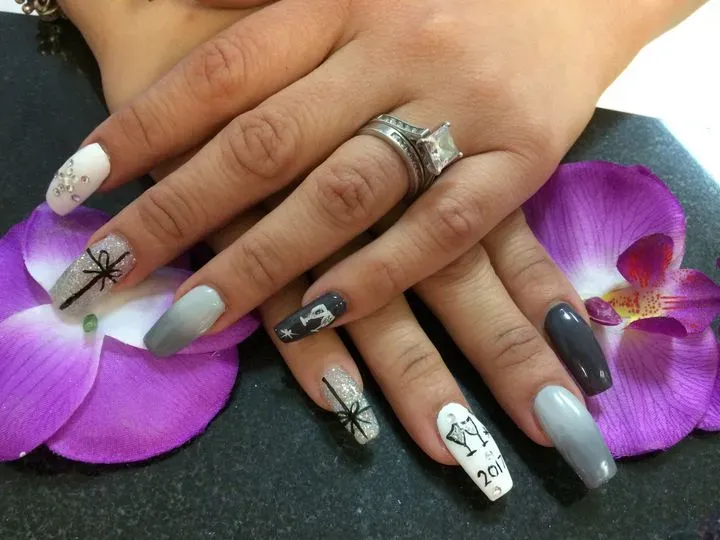 https://cdn.salonspotlight.com/photos/VwbaXEqMSj0yqo68o75o/c1b48315-8625-4ace-a132-a256749957df_720x720